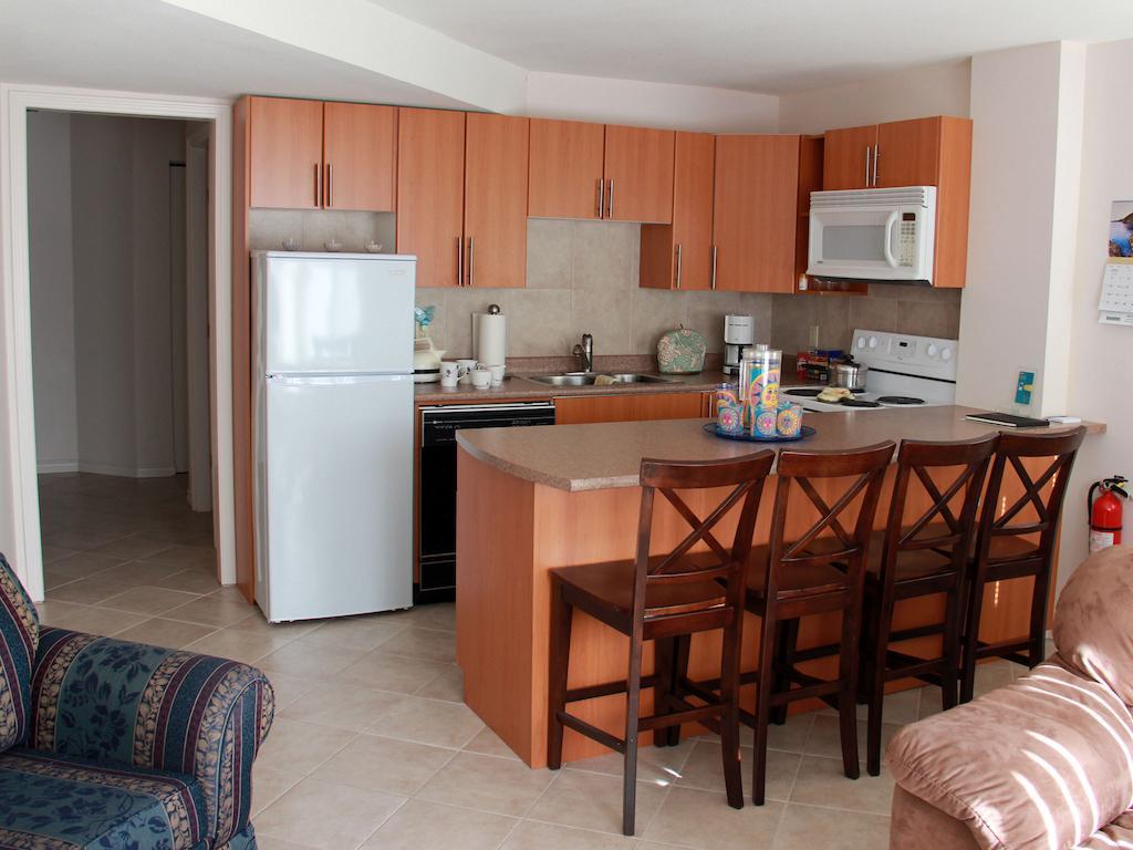 Peachland Lakeview Vacation Suite Room photo